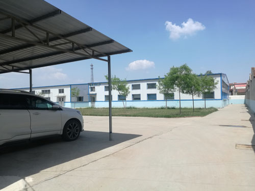 德州健之源地處魯西北平原，毗鄰黃河故道森林公園，生產(chǎn)條件環(huán)境優(yōu)越，擁有現(xiàn)代化的廠房，標準化的生產(chǎn)車間，公司擁有三證：SC食品生產(chǎn)許可證、GMP證、食品出口生產(chǎn)企業(yè)證書，生產(chǎn)過程中采用ISO22000管理體系進行科學管理，并擁有近十年的生產(chǎn)加工經(jīng)驗，產(chǎn)品口感、湯色、功效等各項指標均能達到客戶滿意，生產(chǎn)采用全自動帶線帶牌袋泡茶包裝機生產(chǎn)線，有全套的粉碎和超微粉碎、分篩、烘干、滅菌、制粒、制袋等設備，科學的生產(chǎn)工藝和嚴格規(guī)范的滅菌殺毒技術。